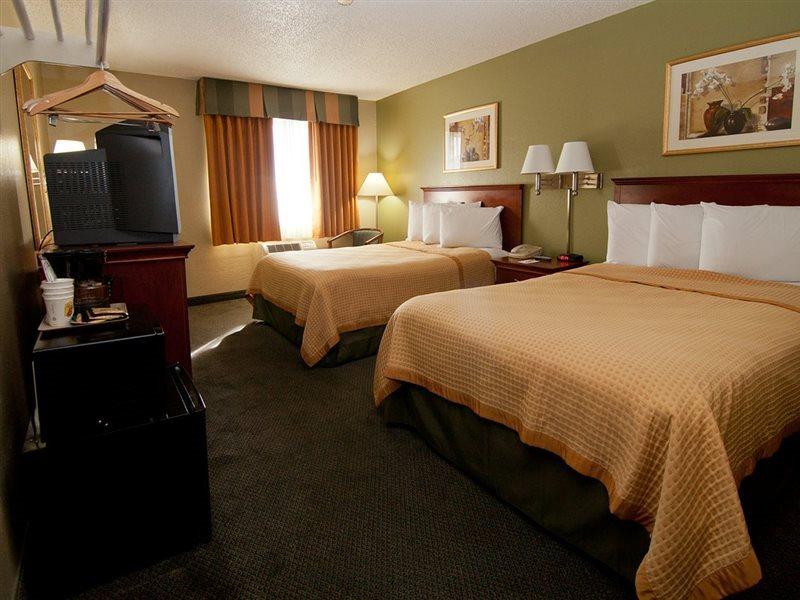 Super 8 By Wyndham Panama City Exterior photo