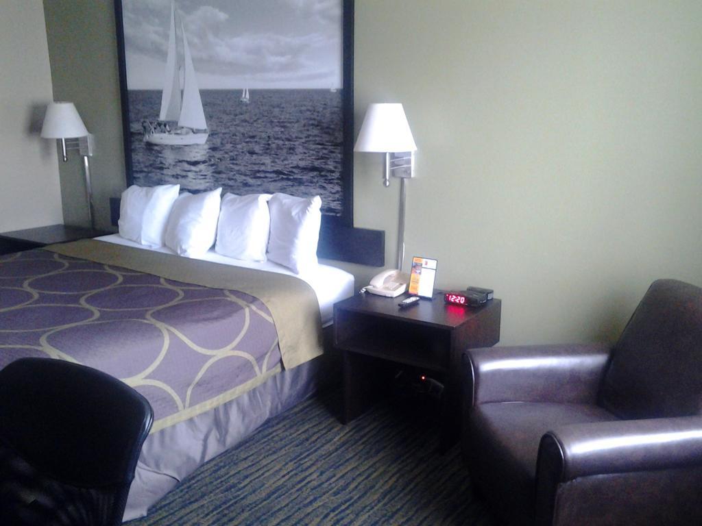 Super 8 By Wyndham Panama City Exterior photo