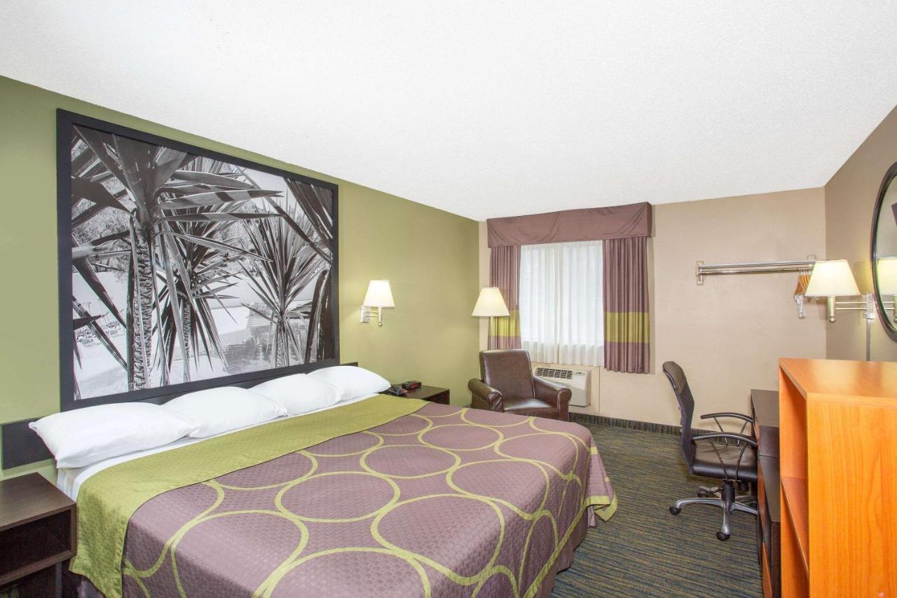 Super 8 By Wyndham Panama City Exterior photo